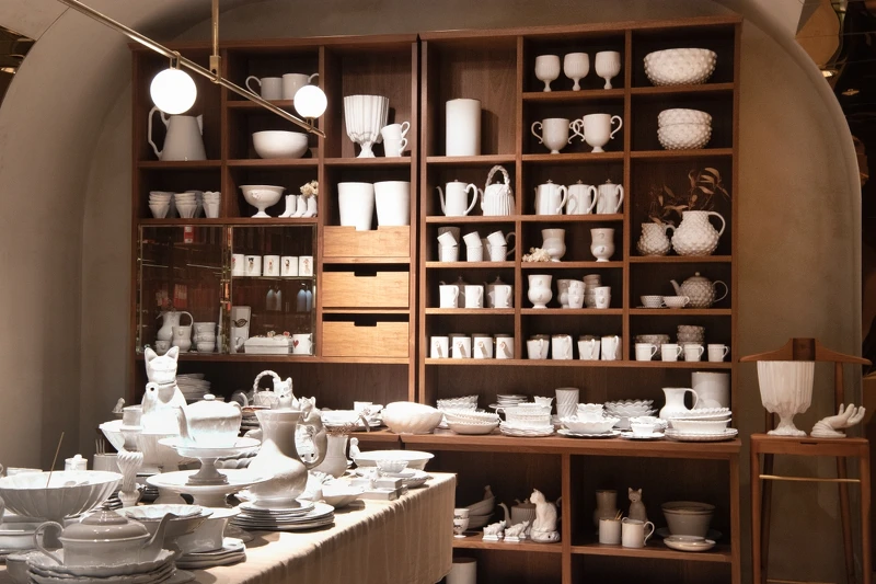 台北店陳列以巴黎店為基礎規劃。