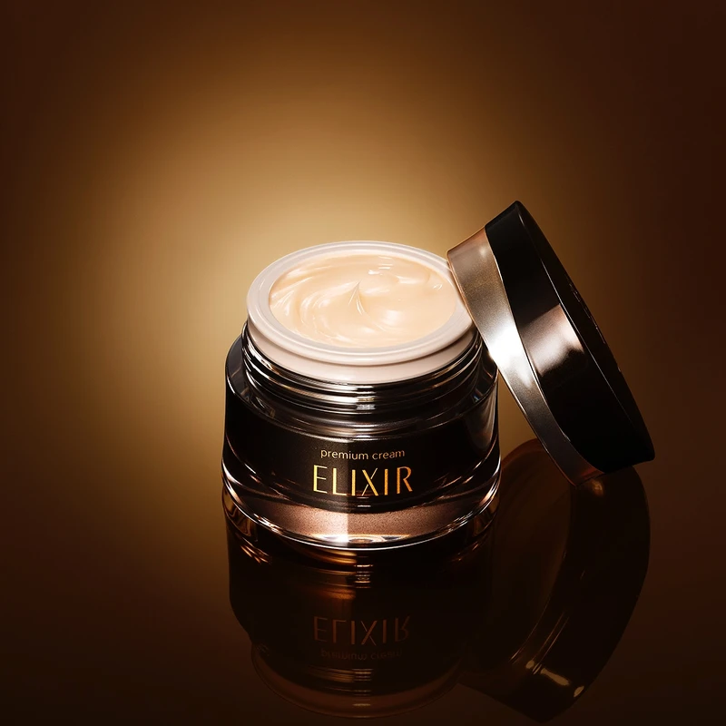 ELIXIR怡麗絲爾膠原50緊緻霜CP 45g，NT5,050(百貨獨家限定販售)