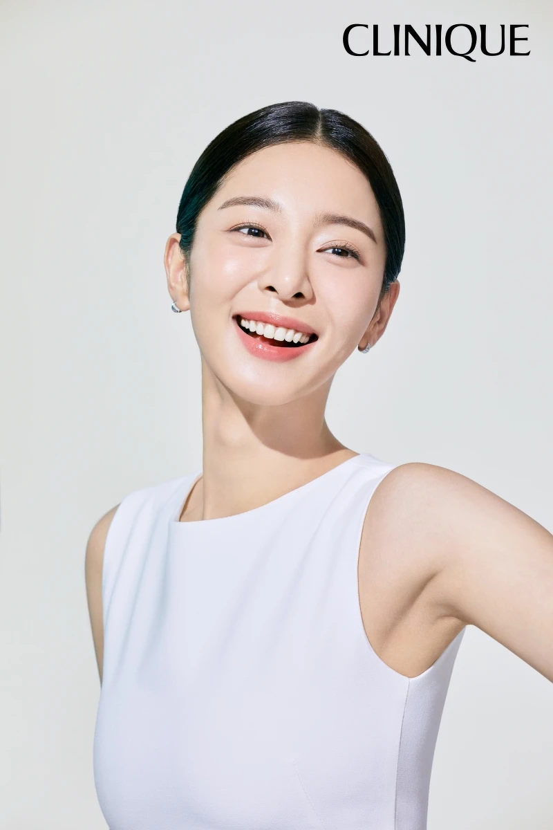 倩碧品牌代言人薛仁雅。