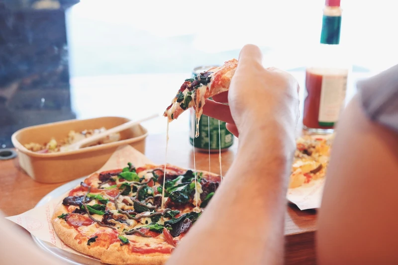 代表了療癒、分享、快樂的披薩。 代表了療癒、分享、快樂的披薩。