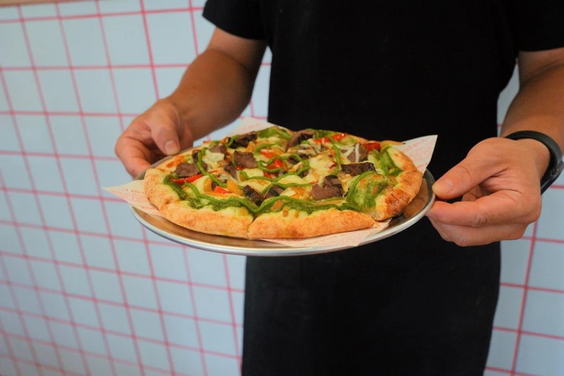 「Farina Pizza 法里娜披薩」用Fine Dining精緻飲食精神打造的披薩專賣店。 「Farina Pizza 法里娜披薩」用Fine Dining精緻飲食精神打造的披薩專賣店。