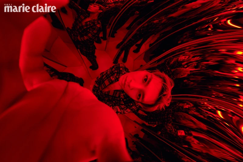 印花格紋西裝外套、印花格紋西裝褲、黑色皮革短靴,all by Tommy Hilfiger。 印花格紋西裝外套、印花格紋西裝褲、黑色皮革短靴,all by Tommy Hilfiger。