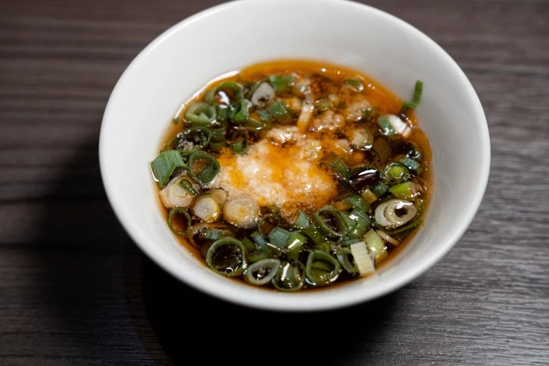 醬料也提供最簡單的四種,醬油、蔥花、辣椒碎和蒜泥。 醬料也提供最簡單的四種,醬油、蔥花、辣椒碎和蒜泥。