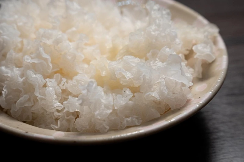 帶有茉莉花香氣的新鮮白木耳。 帶有茉莉花香氣的新鮮白木耳。