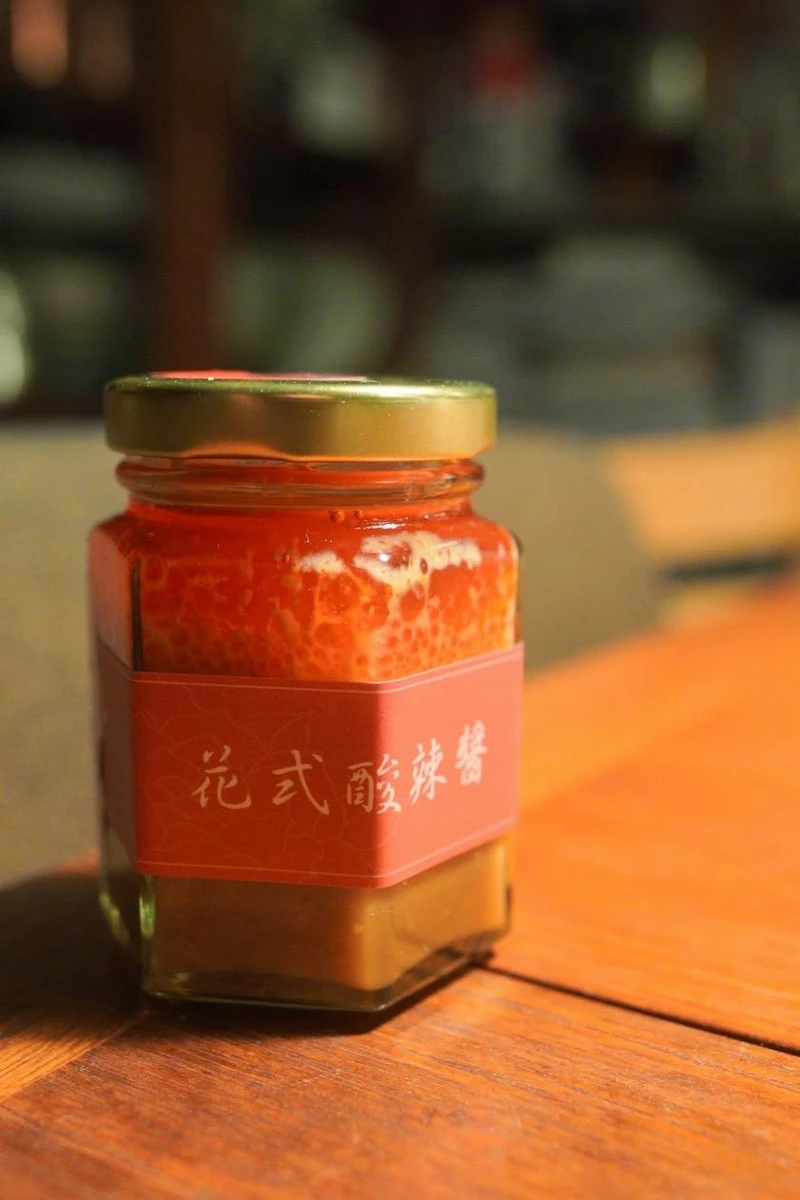 店內另外販售瓶裝花式酸辣醬,售價NT120元/瓶。 店內另外販售瓶裝花式酸辣醬,售價NT120元/瓶。