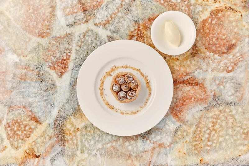 極具創意、美感的擺盤也是 Alain Passard 的料理特色之一。