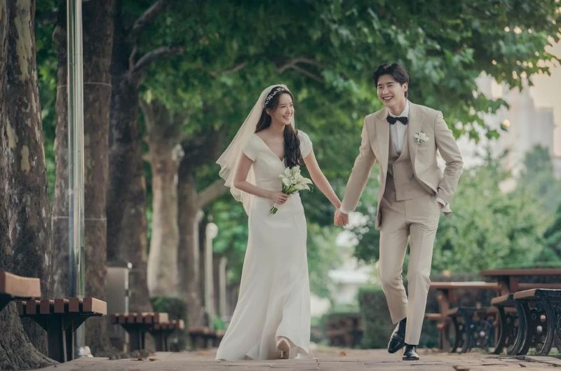 《黑話律師》李鍾碩潤娥婚紗