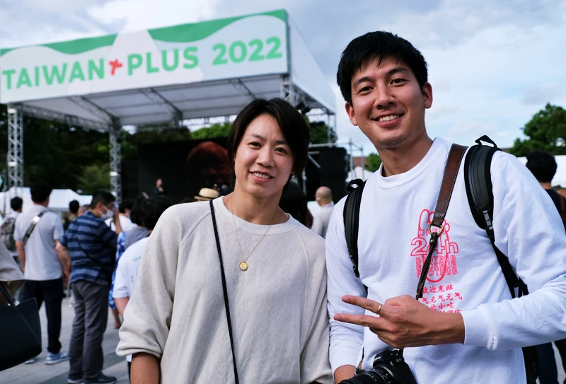 因攝影作品讓台灣「抹茶山」紅到海外，熱愛台灣著有《台湾日記 Taiwan Diary》《風起臺灣》等書的知名日本攝影師小林賢伍也和好友柔道女王連珍羚現身會場。