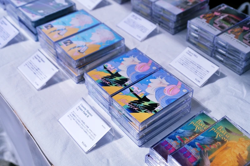 來自台中,現為台灣唯一卡式帶專賣店「感傷唱片行」帶著他們所發行的 Future Funk、Lofi Hip-hop 和台灣樂團的卡帶,還有似顏繪錄音帶、T恤到東京跟大家見面。