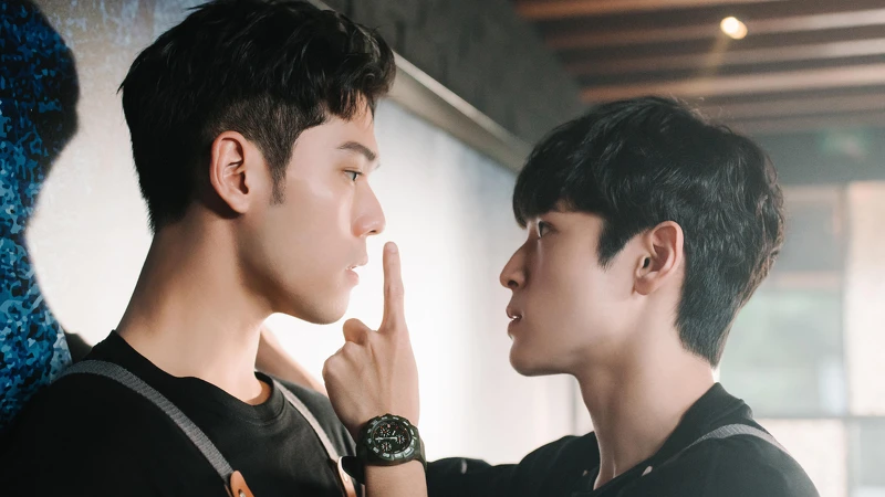 《我的牙想你》張豐豪（右）在預告中霸氣壁咚周予天