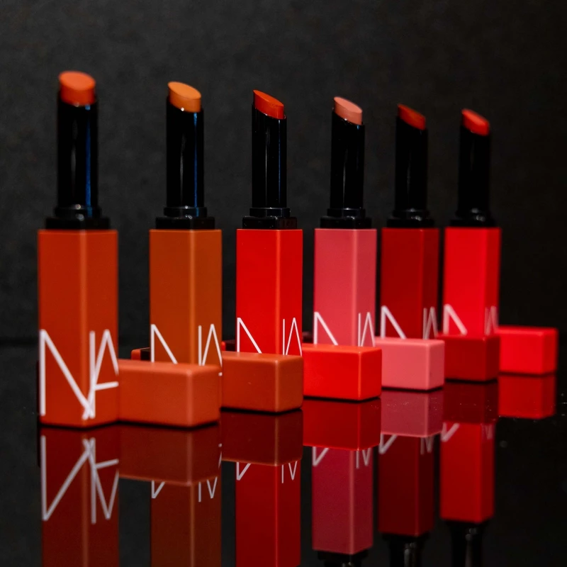 NARS 特霧絲柔持色唇膏共推出六色。