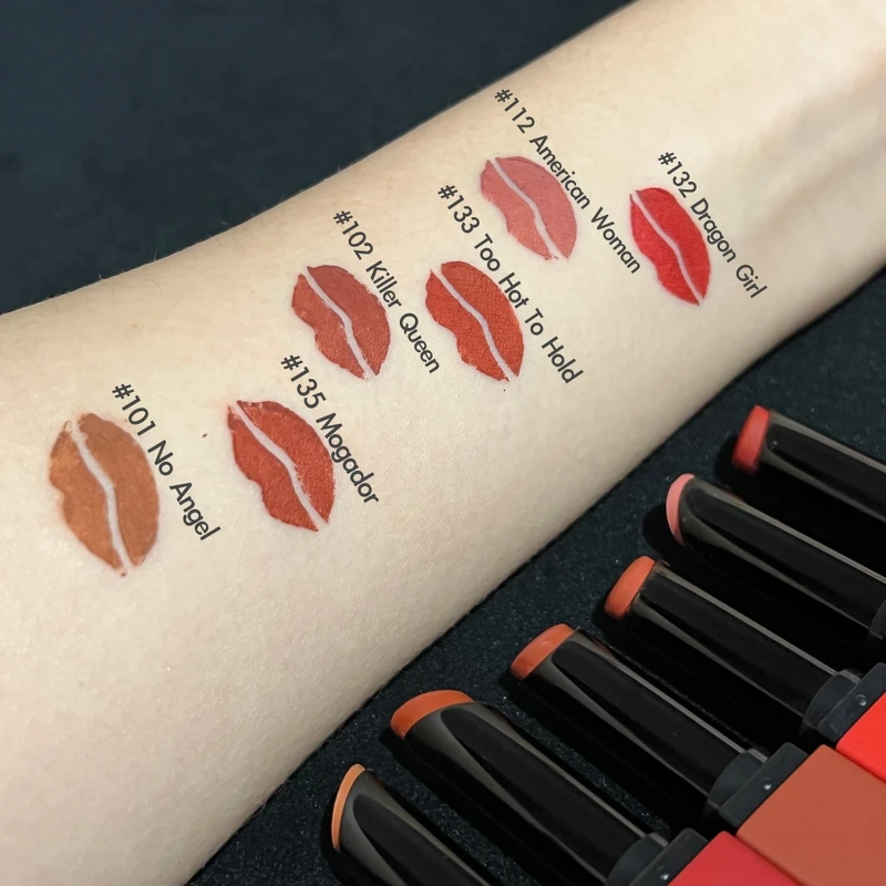 NARS 特霧絲柔持色唇膏六色手部試色。 NARS 特霧絲柔持色唇膏六色手部試色。