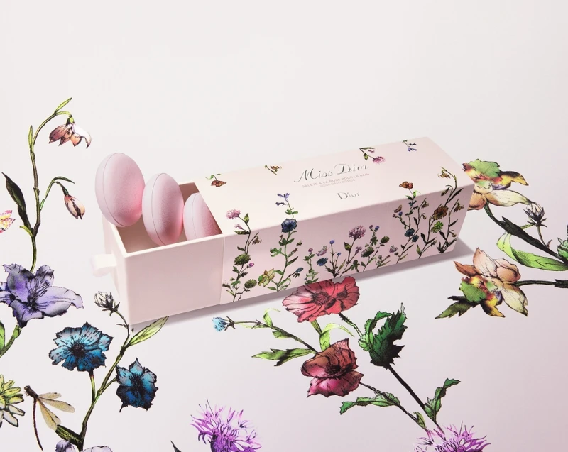 DIOR迪奧MISS DIOR花漾迪奧馬卡龍香浴球10入,NT2,700 DIOR迪奧MISS DIOR花漾迪奧馬卡龍香浴球10入,NT2,700