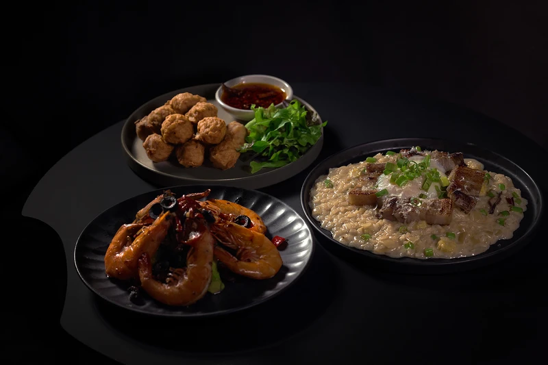 小肉丸、花椒蝦、鹹豬肉燉飯。 小肉丸、花椒蝦、鹹豬肉燉飯。