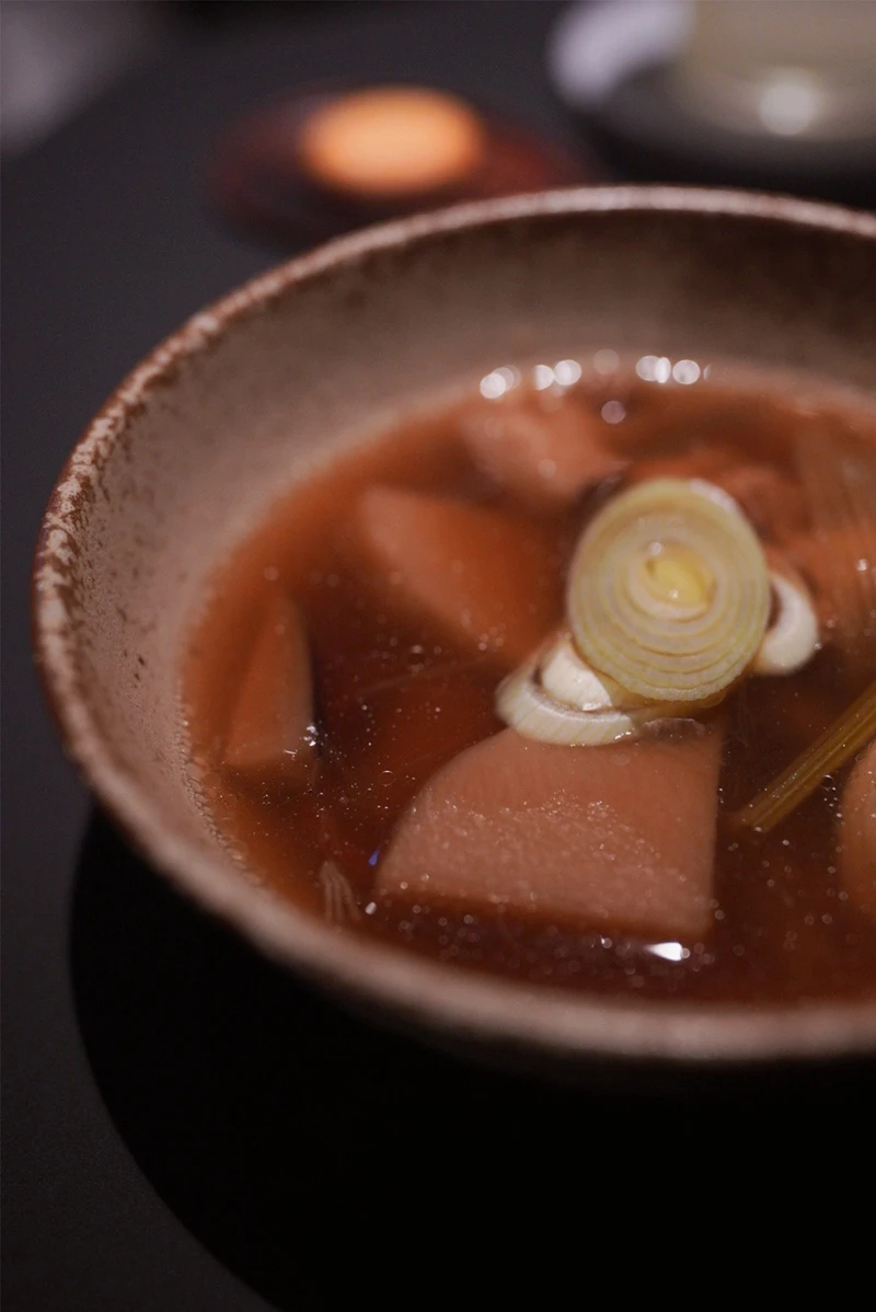 第一季湯品為魷魚螺肉蒜。 第一季湯品為魷魚螺肉蒜。