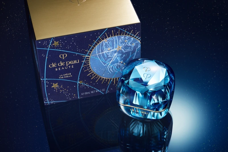 肌膚之鑰幻耀星空精質乳霜精質乳霜情境。 肌膚之鑰幻耀星空精質乳霜精質乳霜情境。