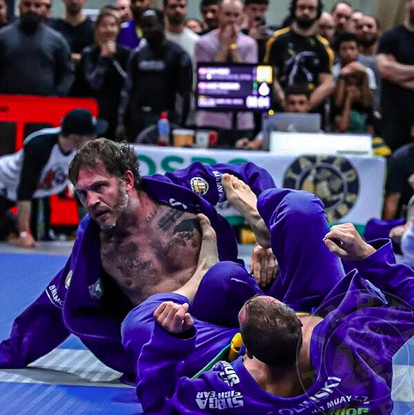 Photo / Instagram@taped_fingers Photo / Instagram@taped_fingers