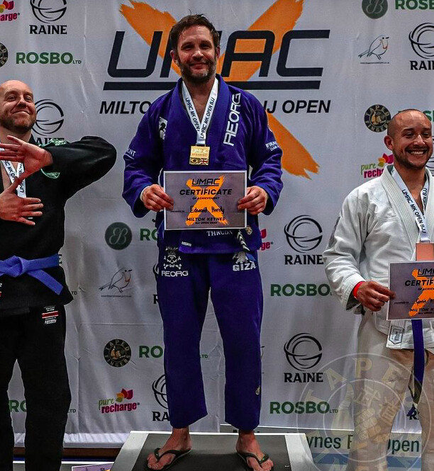 Photo / Instagram@taped_fingers Photo / Instagram@taped_fingers