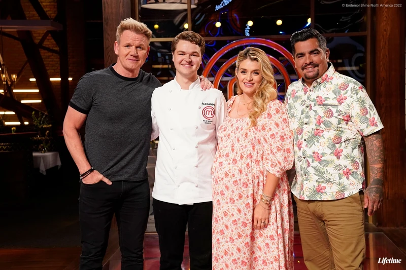 第一季的冠軍亞歷山大也特地回節目中擔任客座評審。