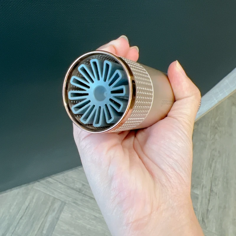 GAMA iQ Perfetto高效專業智能吹風機使用一體成形葉片。 GAMA iQ Perfetto高效專業智能吹風機使用一體成形葉片。