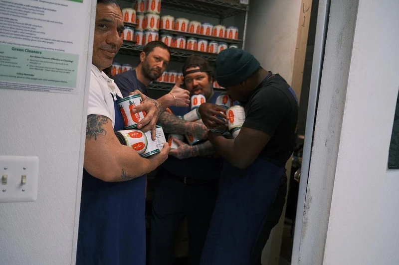 目前官方已經宣佈續訂第二季，接下來蕃茄罐頭的秘密該一一揭曉了吧！