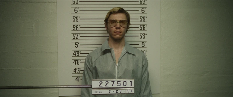 伊凡彼得斯飾演連環殺人魔Jeffrey Dahmer