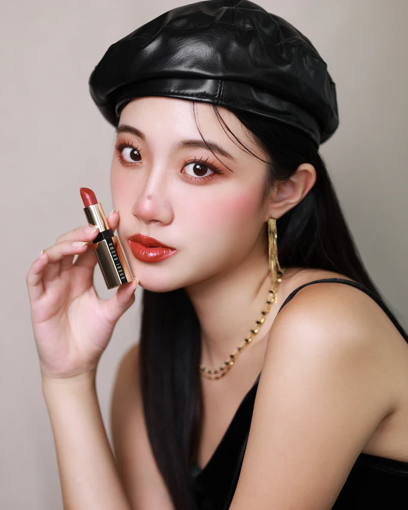 金緻緞光唇膏 #04 Claret赤茶酒紅 金緻緞光唇膏 #04 Claret赤茶酒紅