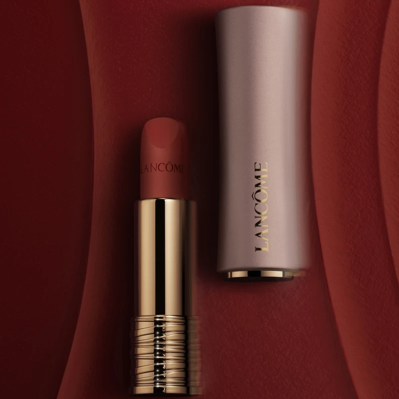 蘭蔻2022絕對完美柔霧唇膏L’Absolu Rouge Intimatte情境圖。