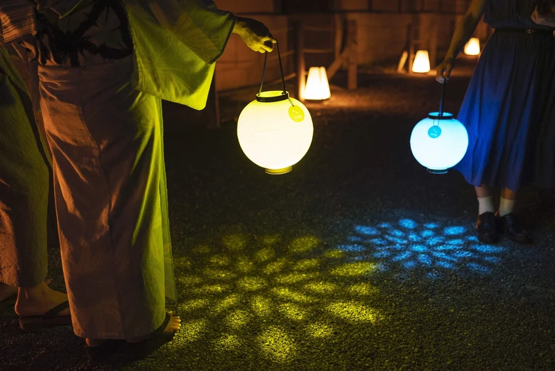 手提「NAKED遠距離燈籠」漫步在「舊三井家下鴨別邸」庭園裡感受光雕藝術帶來的科學技術美感 手提「NAKED遠距離燈籠」漫步在「舊三井家下鴨別邸」庭園裡感受光雕藝術帶來的科學技術美感