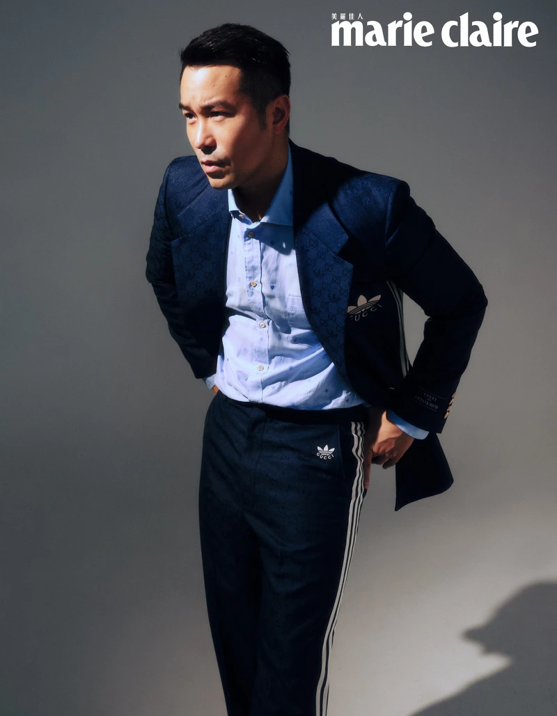 adidas x Gucci 藍色GG緹花刺繡夾克、西裝褲、藍色襯衫，all by Gucci。