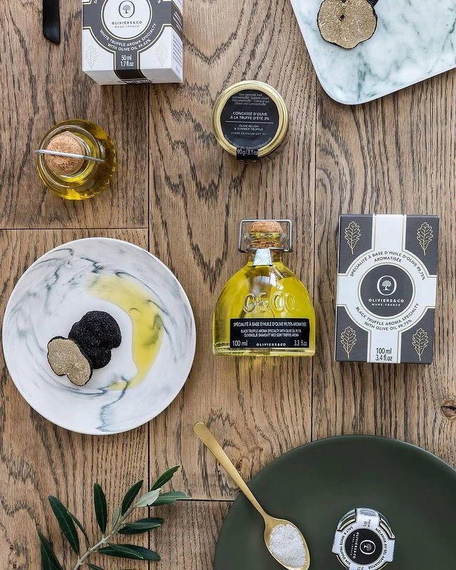 O&Co.橄欖油精美的包裝，是餐桌上奪目的焦點。