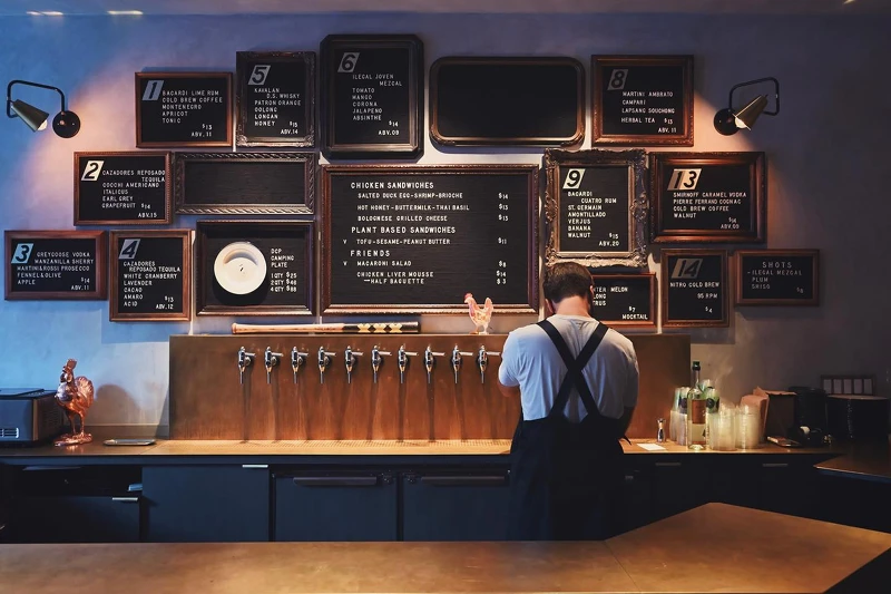 提供汲飲雞尾酒(tap cocktails)。 提供汲飲雞尾酒(tap cocktails)。