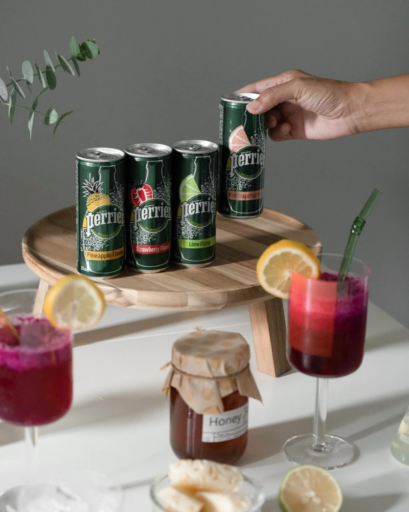 沛綠雅水果風味水是製作調飲的最佳選擇。 沛綠雅水果風味水是製作調飲的最佳選擇。