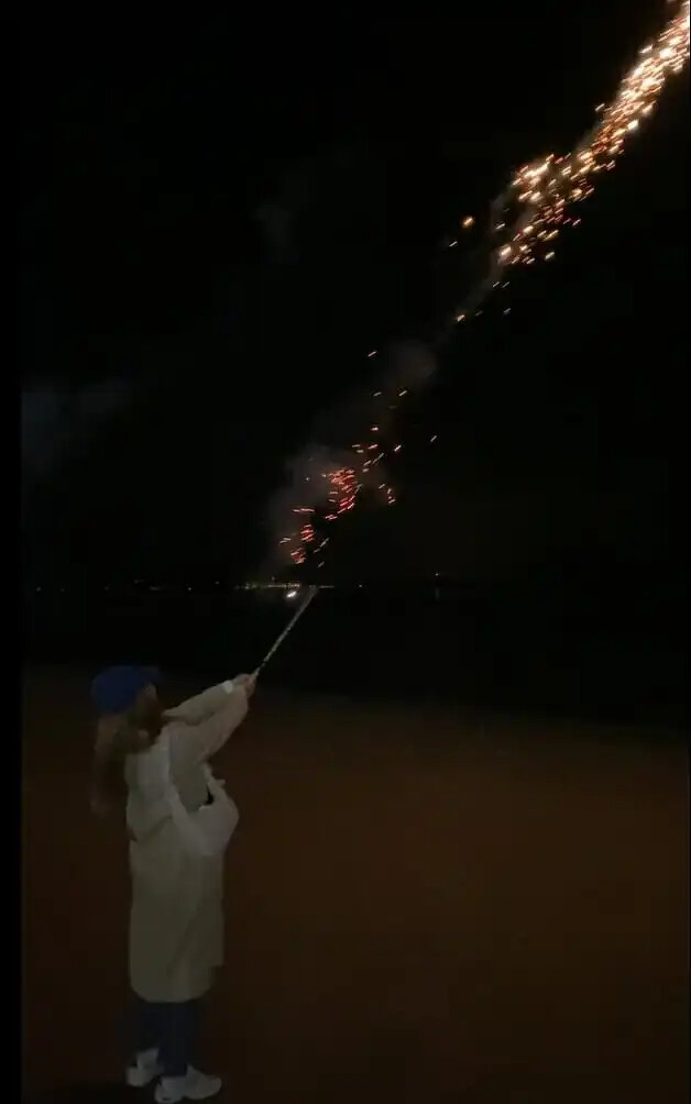 海邊煙火（圖／@ruofan21） 