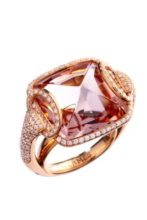 玫瑰金鑲嵌粉紅摩爾根石與鑽石戒指，Hermes。