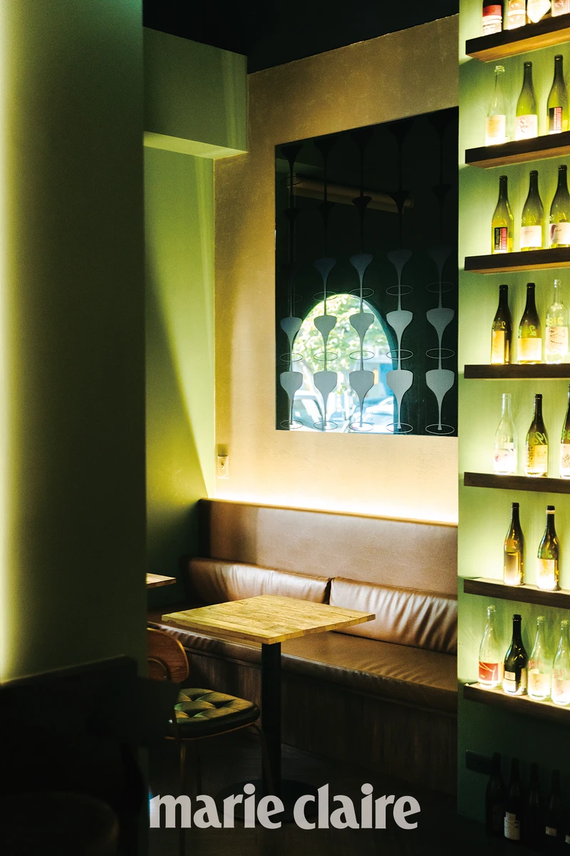 A Glass or Two的外觀讓人以為是氣質優雅的咖啡館,其實是間就算獨自前來也能自在喝上一杯酒飲的葡萄酒吧。 A Glass or Two的外觀讓人以為是氣質優雅的咖啡館,其實是間就算獨自前來也能自在喝上一杯酒飲的葡萄酒吧。