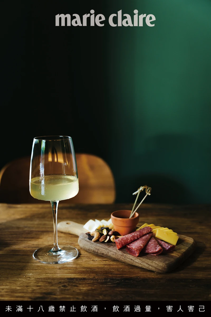 一個人的餐酒組合:起司火腿盤,NT350元;本日單杯(不限酒種),NT350元。 一個人的餐酒組合:起司火腿盤,NT350元;本日單杯(不限酒種),NT350元。