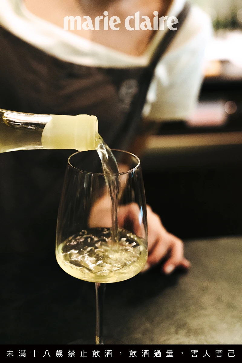 每日由店家精選紅白酒各三種,作為每日單杯酒款。 每日由店家精選紅白酒各三種,作為每日單杯酒款。