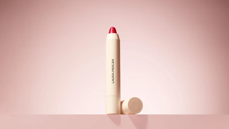 LAURA MERCIER 蘿拉蜜思花漾唇蠟筆情境圖。 LAURA MERCIER 蘿拉蜜思花漾唇蠟筆情境圖。