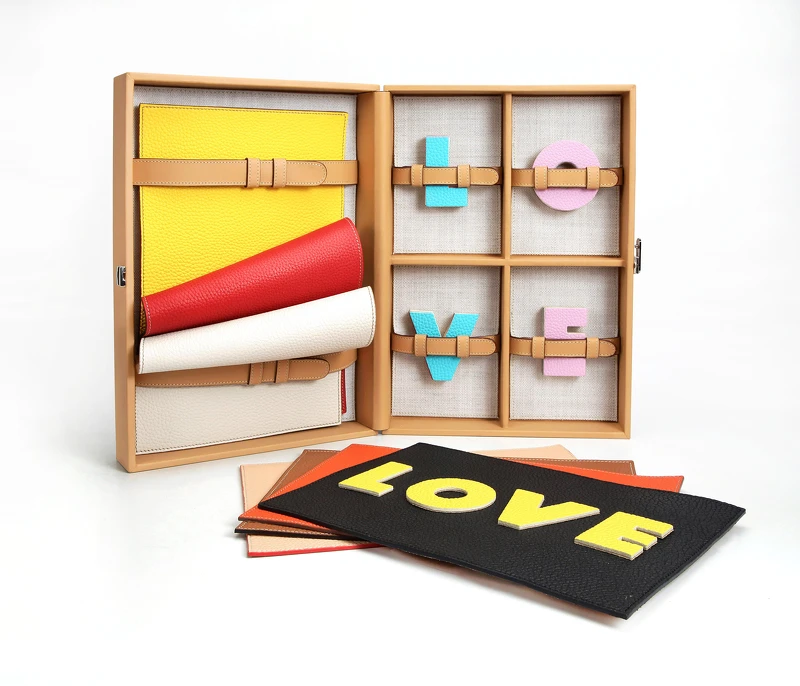 4種尺寸X 7種皮革顏色X 10個英文字母=超過100種可能擁有獨一無二的Di Bag,NT91,000起 4種尺寸X 7種皮革顏色X 10個英文字母=超過100種可能擁有獨一無二的Di Bag,NT91,000起