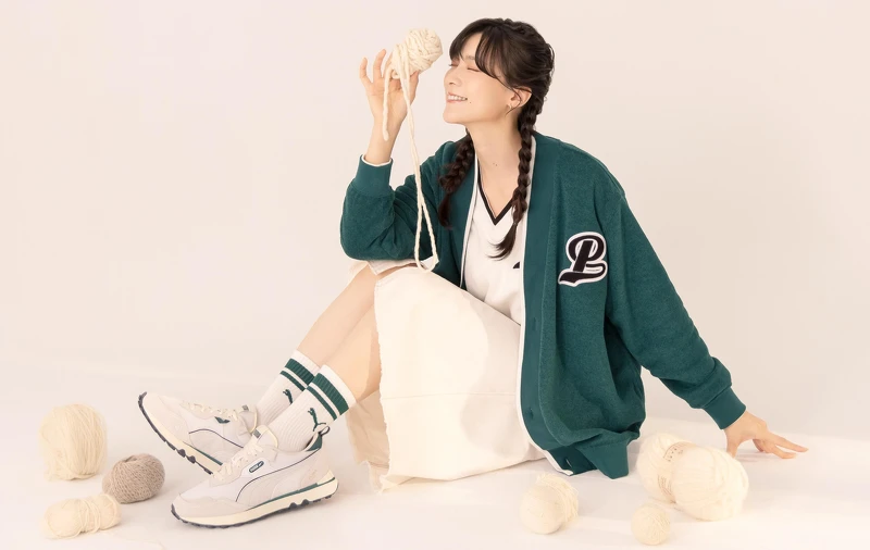 Puma T毛絨開襟衫NT$3080,Puma T V領毛絨衫NT$2,180, PUMA Rider Future Vintage鞋款NT$2980。 Puma T毛絨開襟衫NT$3080,Puma T V領毛絨衫NT$2,180, PUMA Rider Future Vintage鞋款NT$2980。