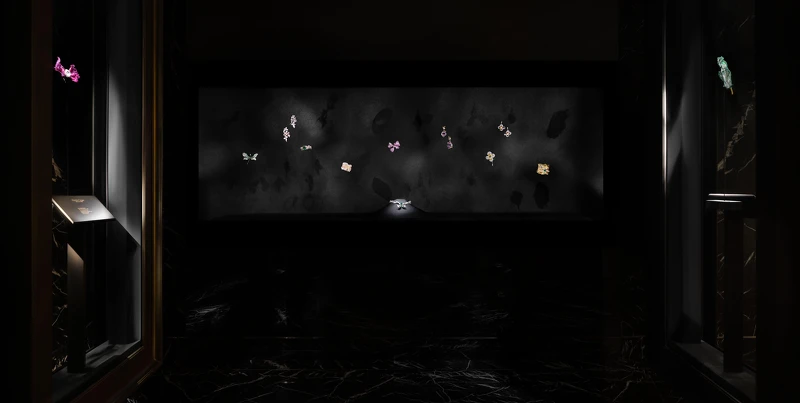 CINDY CHAO The Art Jewel Gallery 藝術珠寶典藏館-全球最大無重力展示櫃及生命之頸立體展示