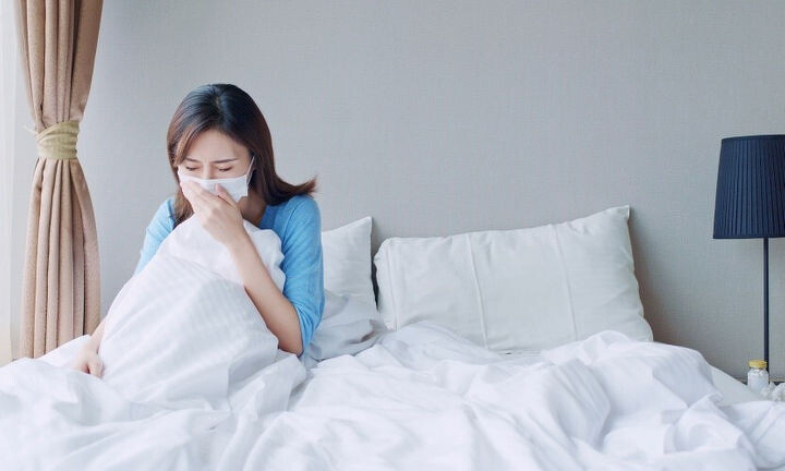 （專家指出新冠病毒已「感冒化」演化，對人體健康威脅大減。圖片來源 / Shutterstock）