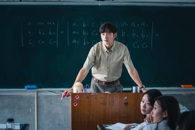 宥勝首次演繹數學老師，電影裡需要真實教出數學公式，笑說數學一點都沒難倒