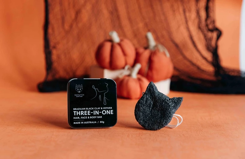 Snow Fox萬聖節限定黑貓沐浴組(萬聖節限定黑貓蒟蒻海綿+巴西礦泥＆岩蘭草潔顏洗髮沐浴磚，原價NT1,150、特惠價NT950