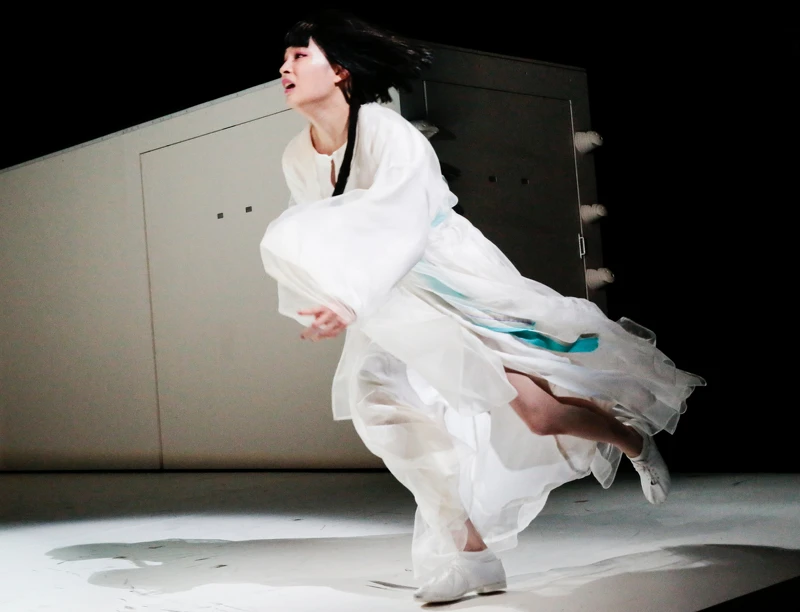 野田秀樹《Q：歌舞伎之夜》廣瀨鈴（ Photo by Kishin Shinoyama）