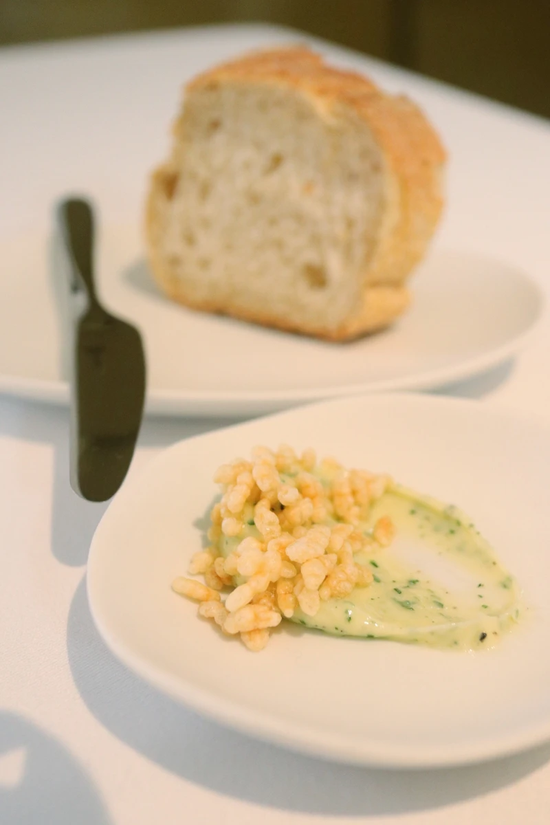 永續麵包與香草調味奶油。