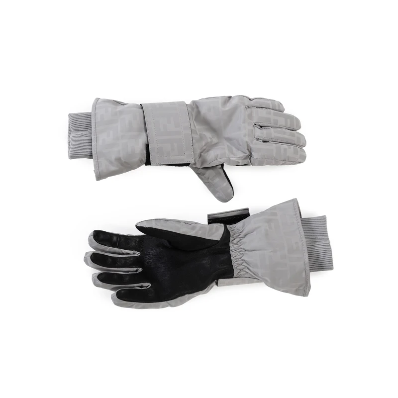 Fendi滑雪系列手套,NT 16,500 Fendi滑雪系列手套,NT 16,500