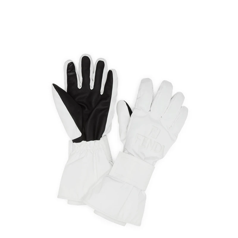 Fendi滑雪系列手套,NT 19,800 Fendi滑雪系列手套,NT 19,800