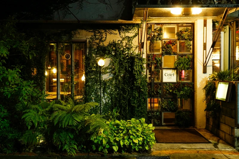 「C’elet 115 wine & champagne」香檳紅酒吧就位於初衣食午原址。